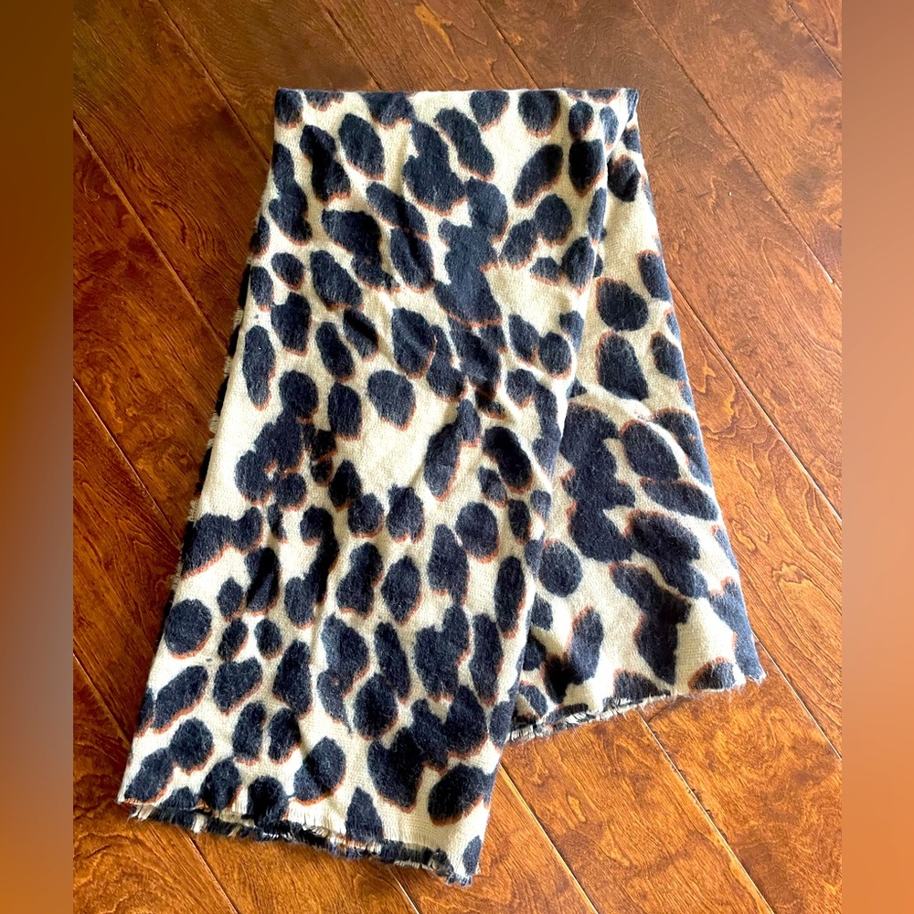 Charming Charlies Winter Scarf Like New❄️